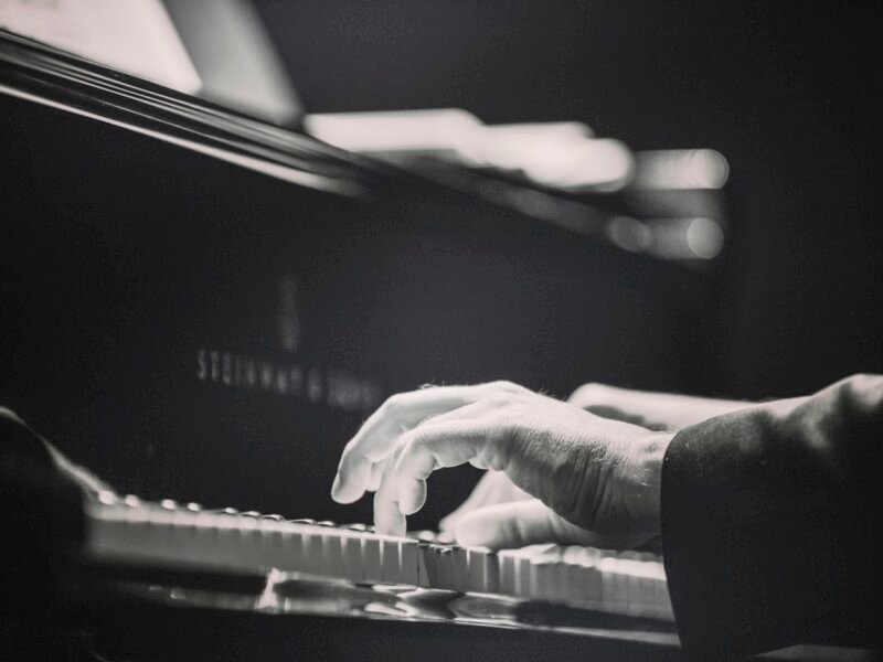 Cover for "Playing Piano Without Sheet Music: Chords & Experimentation"