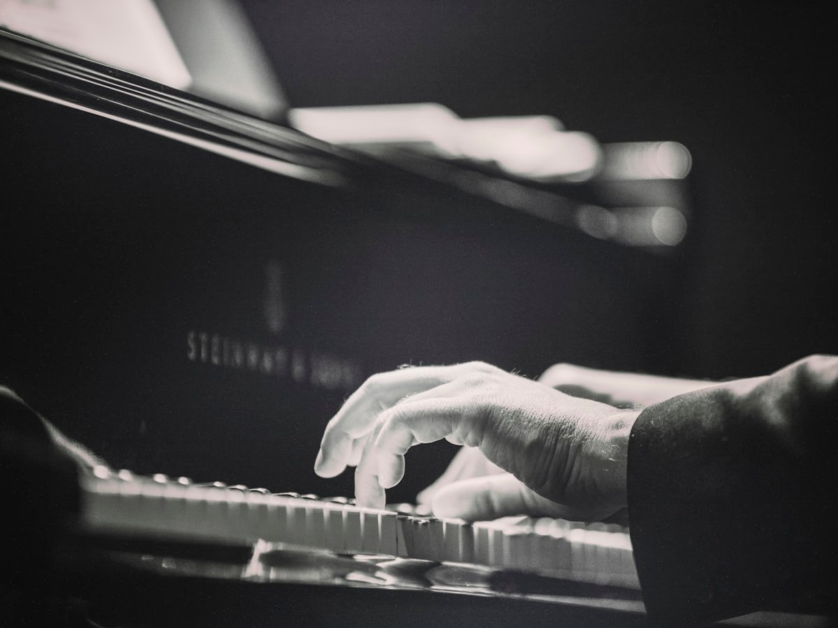 Playing Piano Without Sheet Music: Chords & Experimentation
