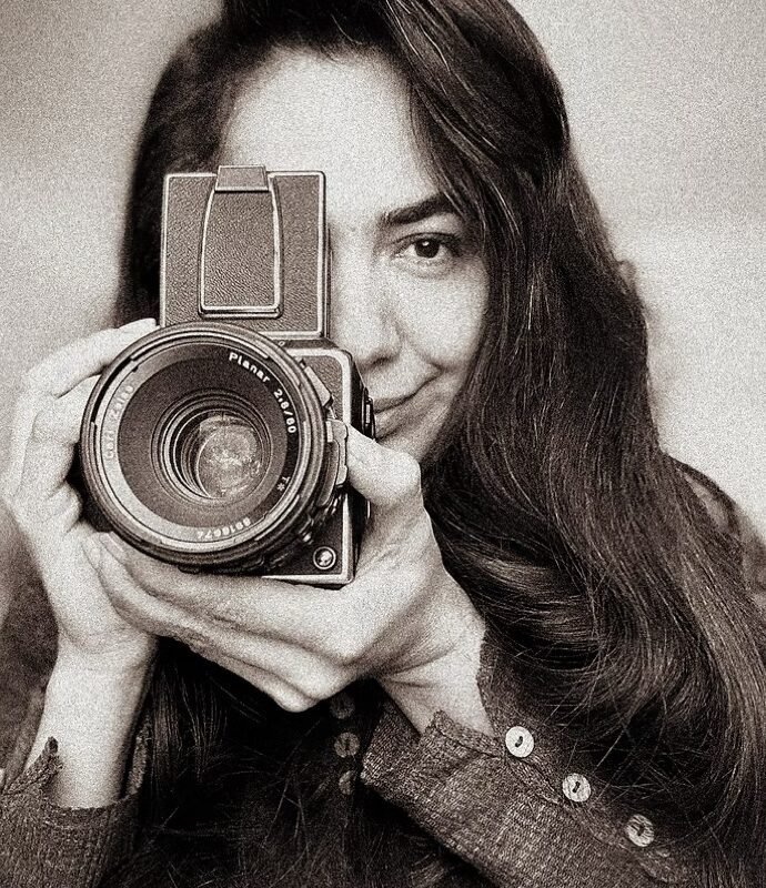 Portrait of Mona Sartoveh